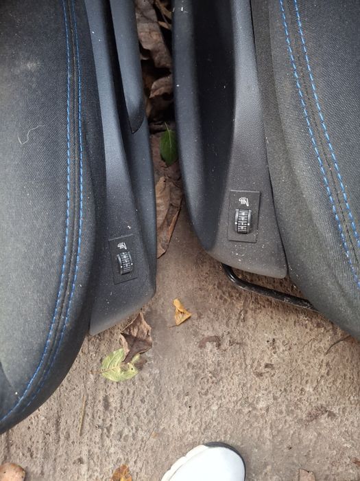 Продавам салон за пежо 208