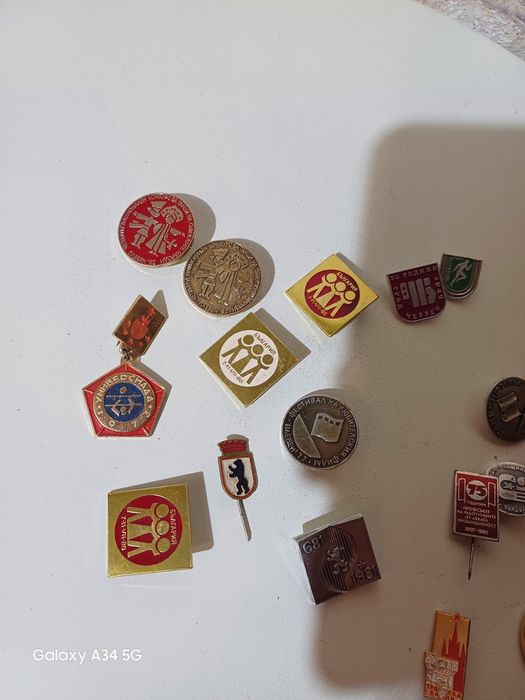 Стари значки 35лв.