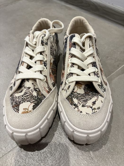 Нови обувки Medicine