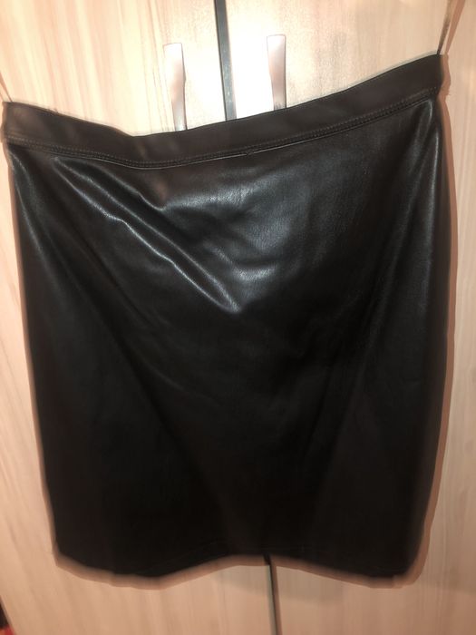 Кожена пола