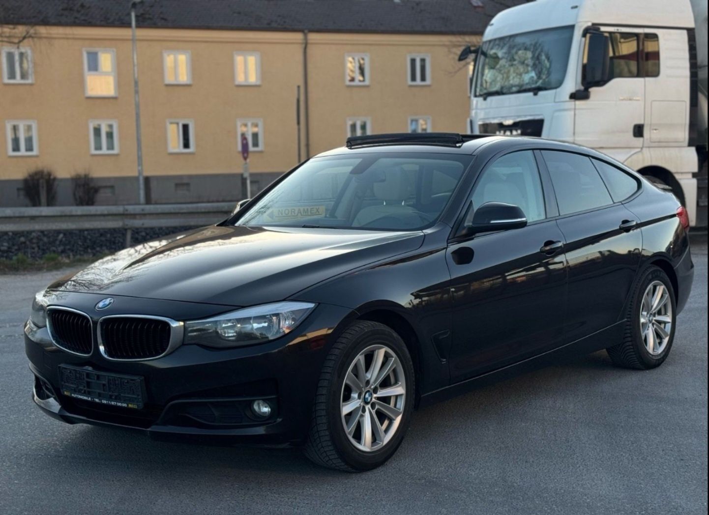 Bmw 320D GT panorama , piele , camera mansalier