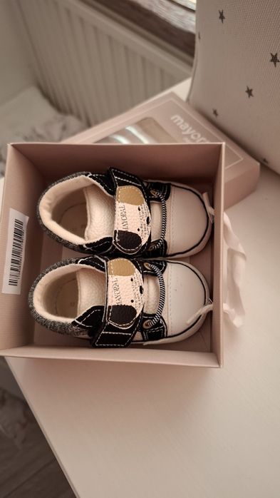 Декоративни бебешки обувки Mayoral