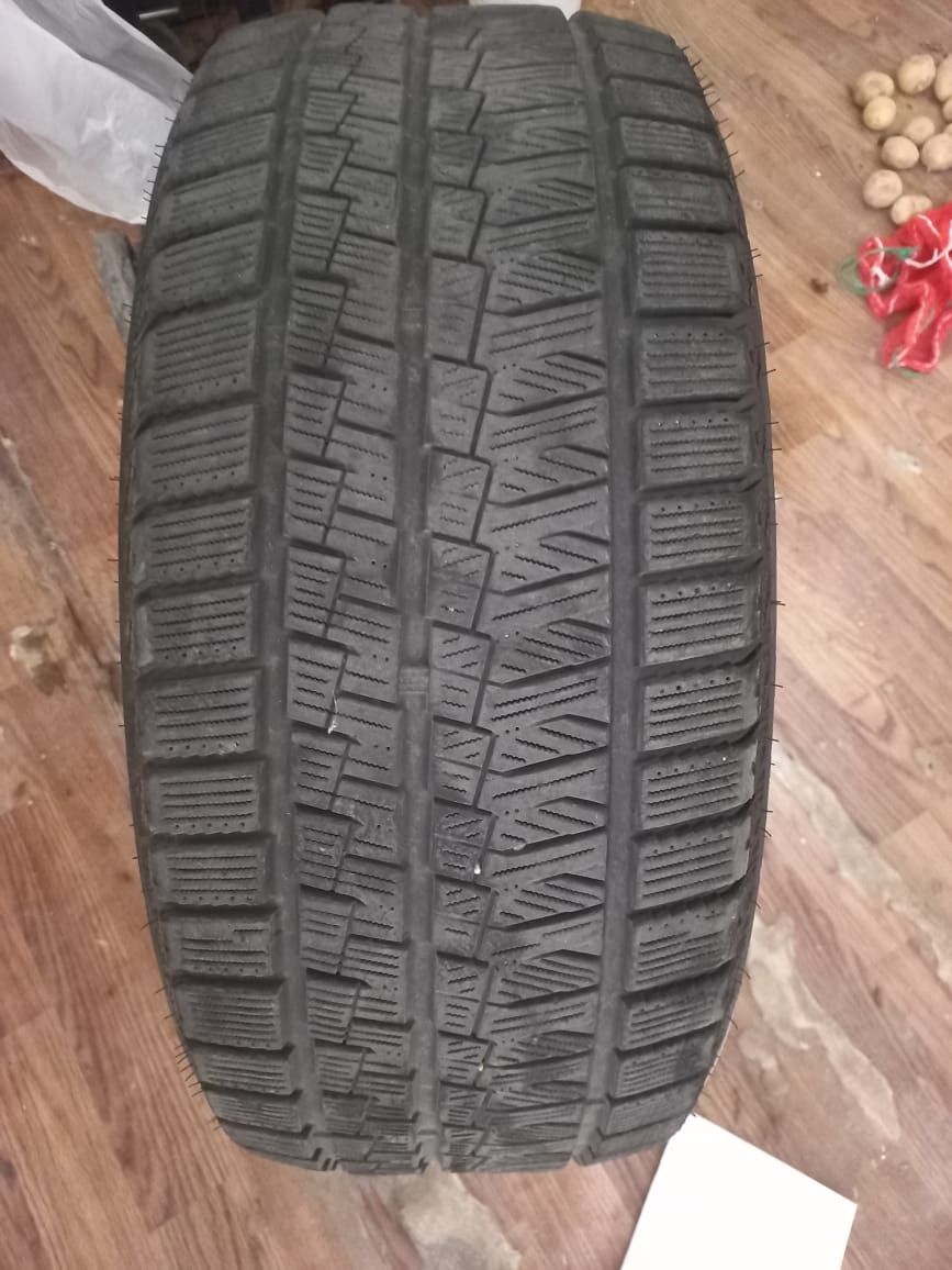 Продам шины 235 45 R18