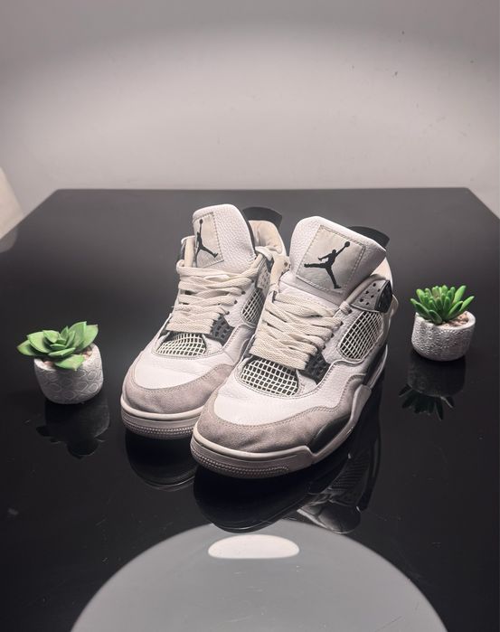 Jordan Retro 4 Military Black