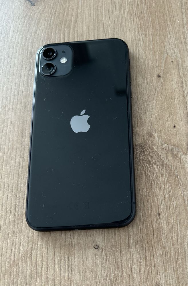 IPhone 11 64 GB с подърък слушалки ttec