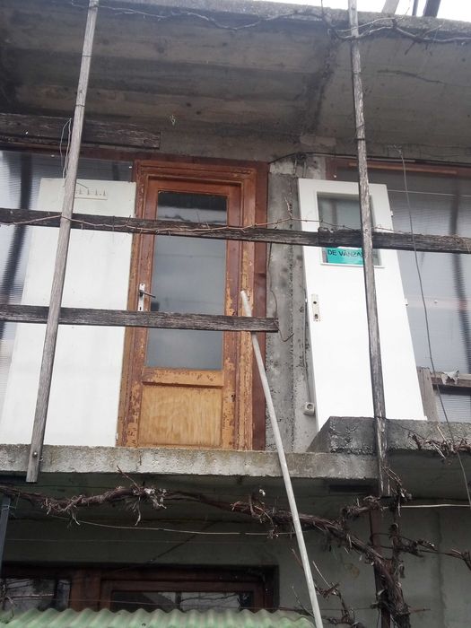 Bait ptr lemn, usi albe, etc.