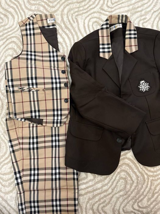 Костюм тройка