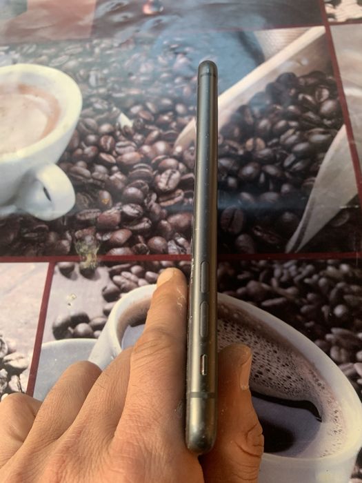Iphone 11 pentru piese! Ecran spart totul functional!