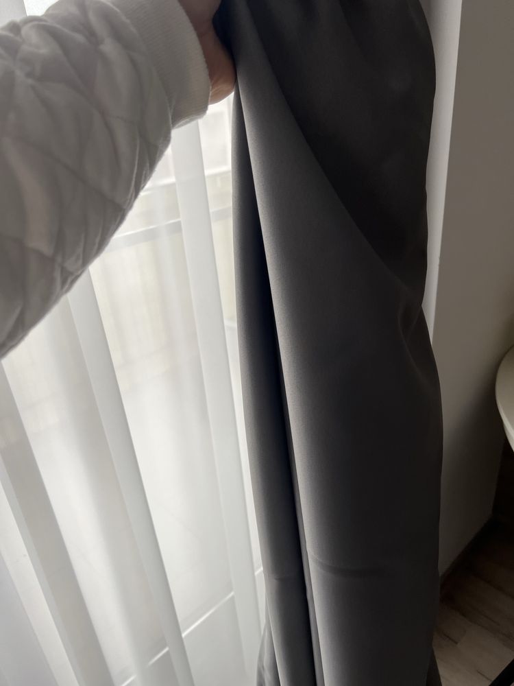Vând 2 seturi de draperii culoare gri și bej 2,5x2 m