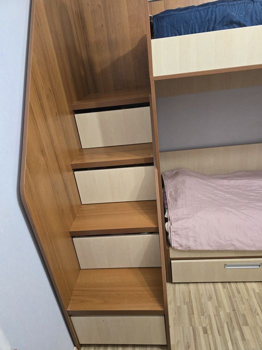 Двуетажно легло с матраци