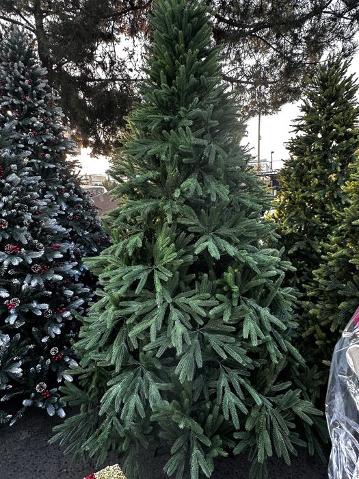 Ёлки ветки и гирлянди