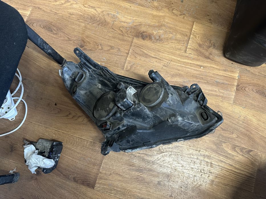 Ляв фар за Опел Астра H