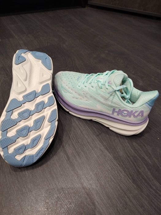 H O K A.      Обувки за бягане. Clifton 9 и  Challenger ATR 7