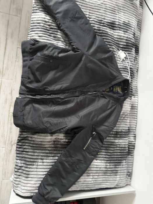 Осеньняя куртка в хорошом состояний