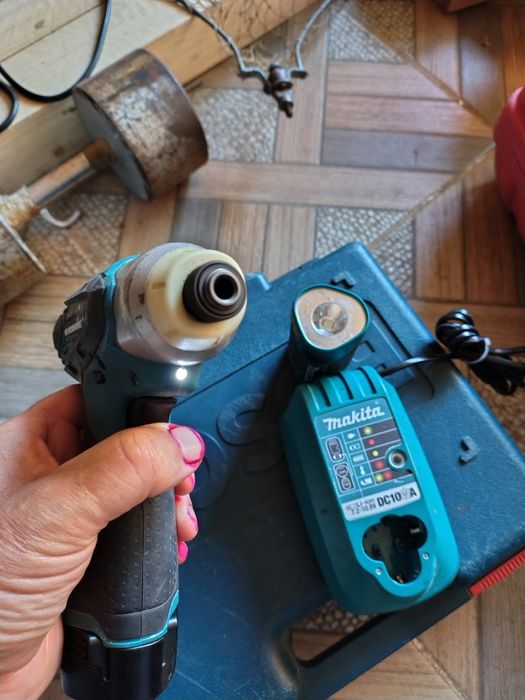 Impact Makita 10,8 v si lanterna