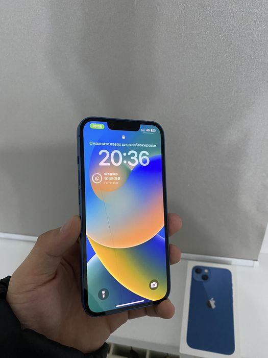 Айфон 13 синего цвета