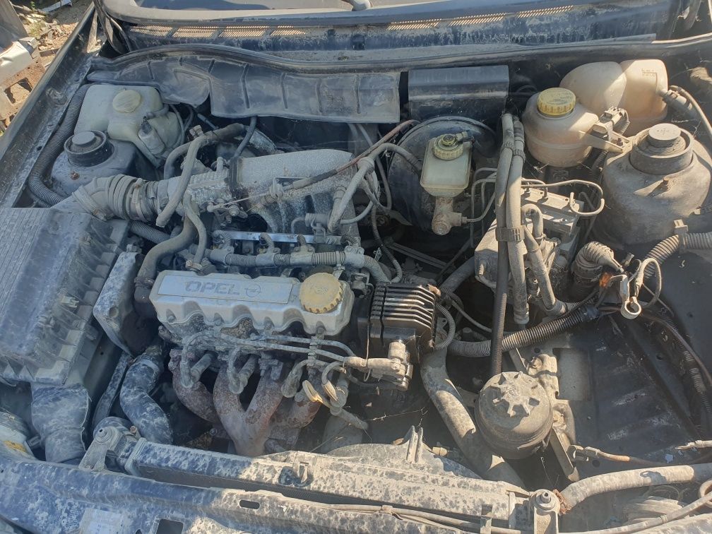Опел Астра 1.6 Opel Astra F C16SE на части