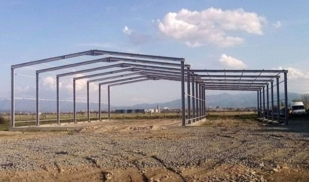 Vindem hale metalicie 40 lungime 14 deschidere 4. La ștrașină