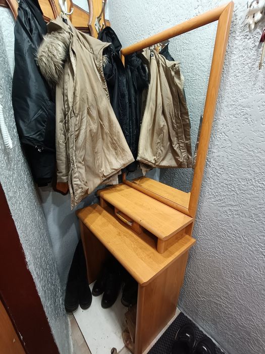 Продам трюмо с зеркалом