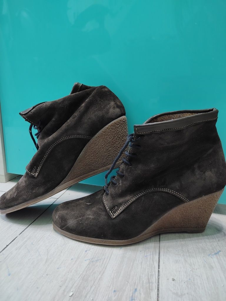 Ghete botine marimea 39 Noi piele intoarsa cu platforma