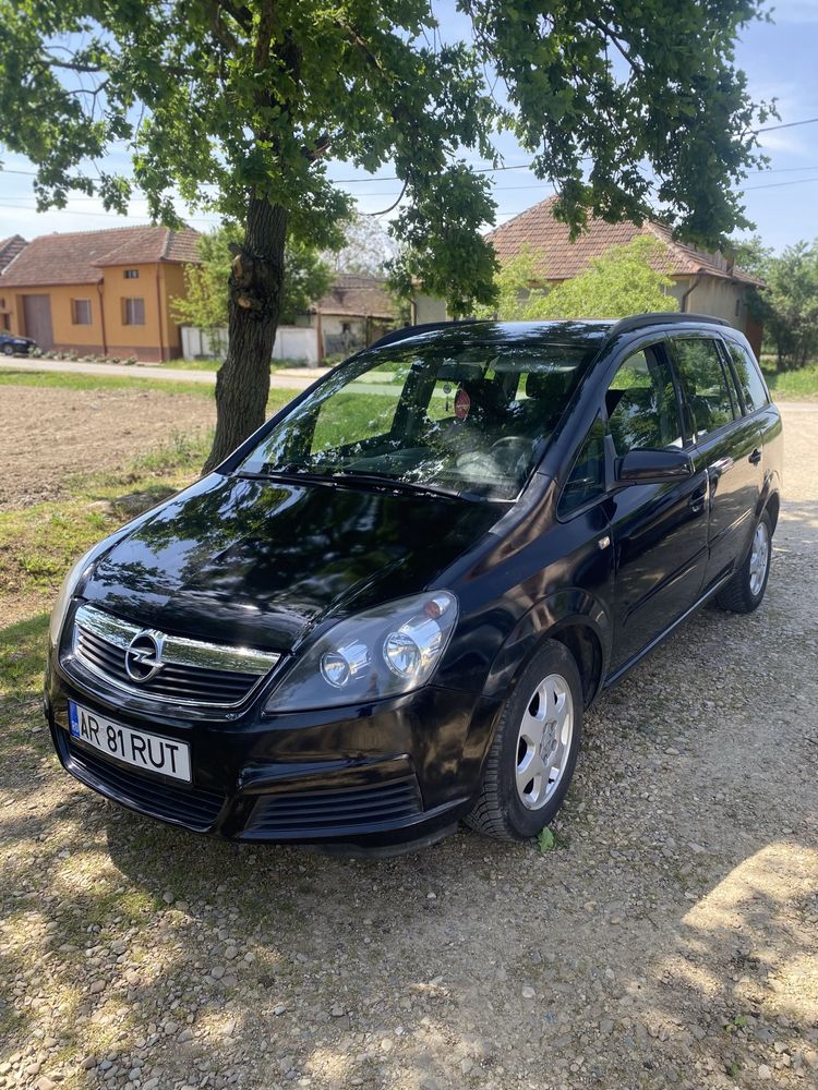 Vând Opel Zafira