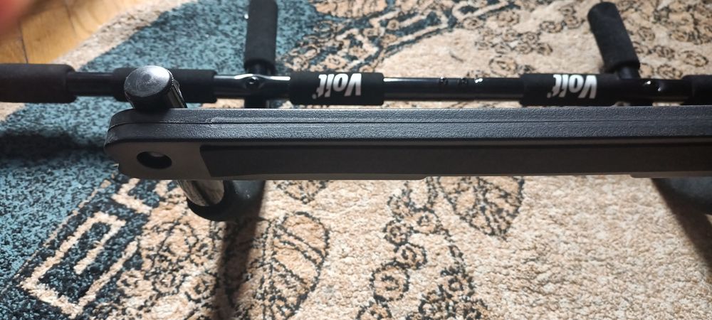 Bara de tractiuni pentru tocul usii