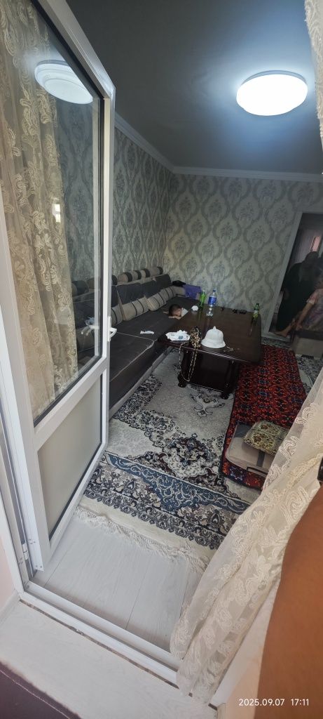 Oilaga kvartira bor. Sattepo bozorchani oldida.