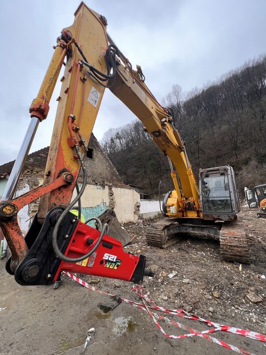 Inchiriem excavator senile 27  tone cu picon