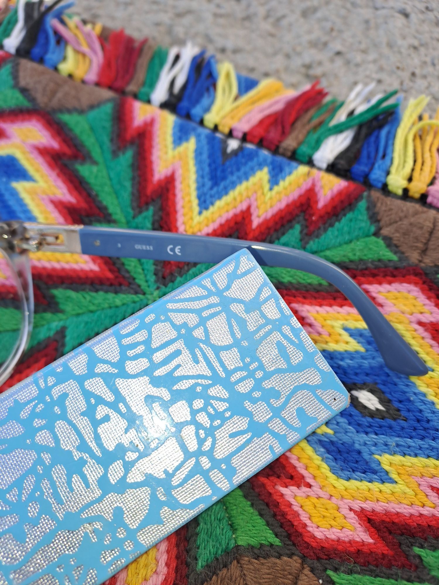 Продавам нови рамки GUESS