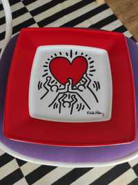 Декоративна чиния с принт на Keith Haring