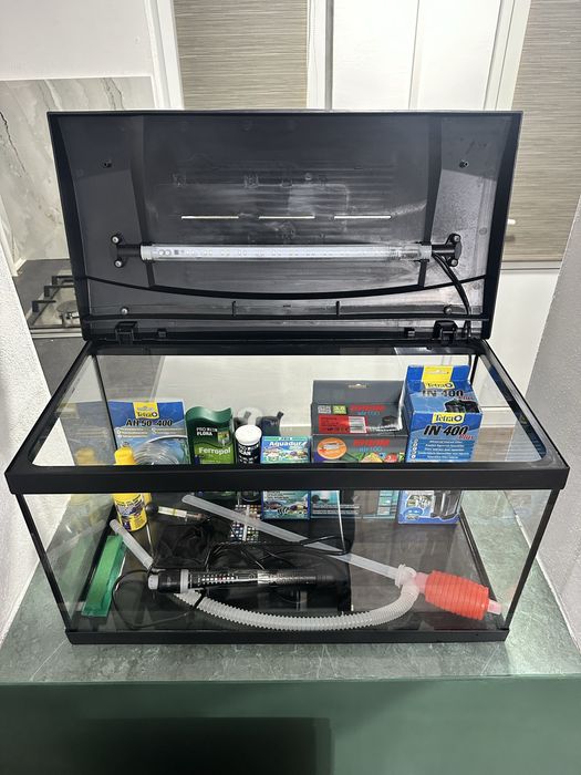 Acvariu complet de 54 litri / echipat complet