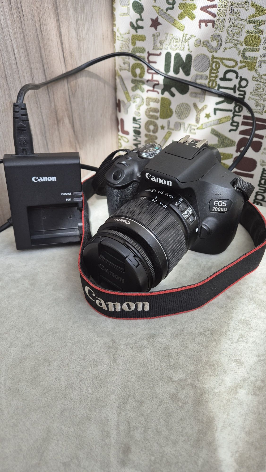 Фотоапарат DSLR Canon EOS 2000D