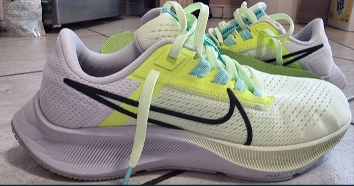 Nike Air Zoom Pegasus 38 дамски маратонки номер 39