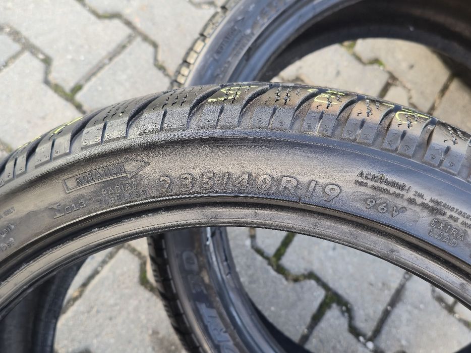 235 40 19 Dunlop 4бр.