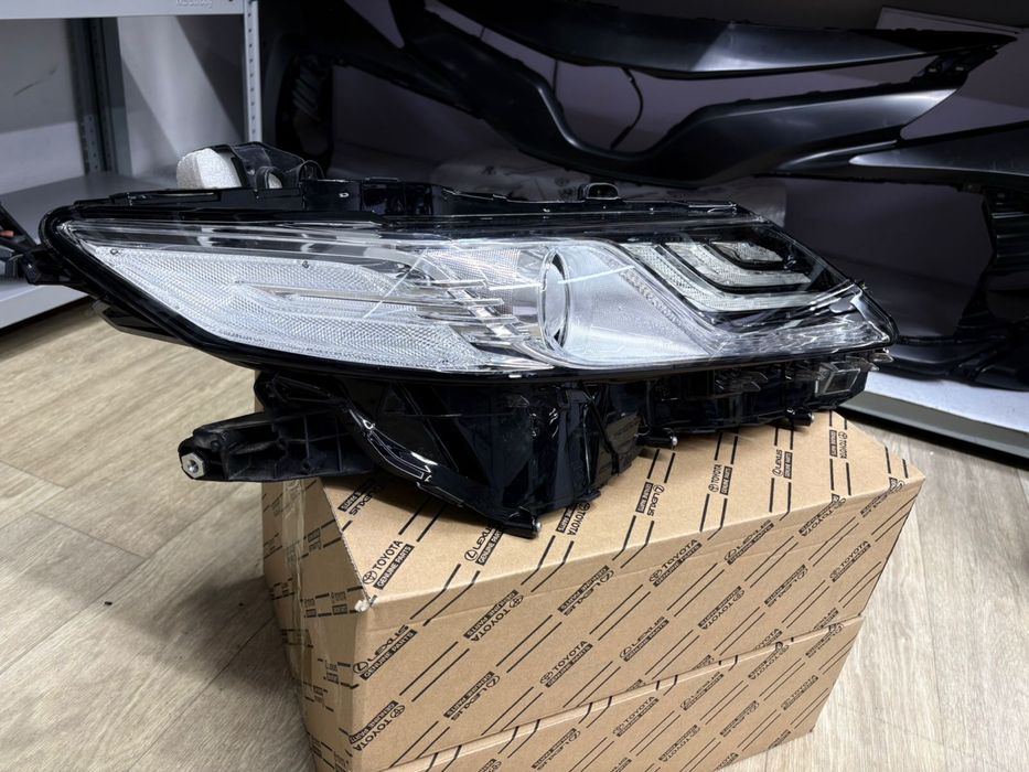 Фары б/у оригинал Тойота Камри 70 Toyota Camry 70