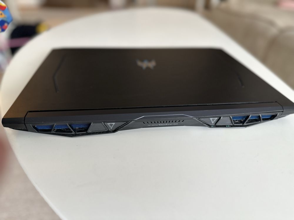 laptop predator helios 300 i7 10th gen, aproape nou