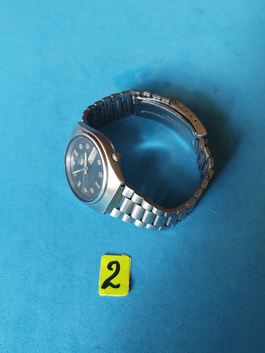 Часовници Seiko guartz и Seiko-5 модел от 1970 година