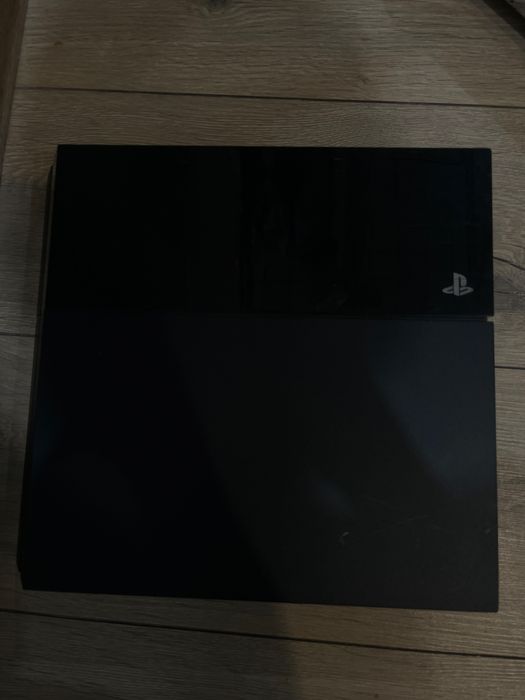 Playstation 4+джостика+зарядная станция+3 игры|В отличном состояние