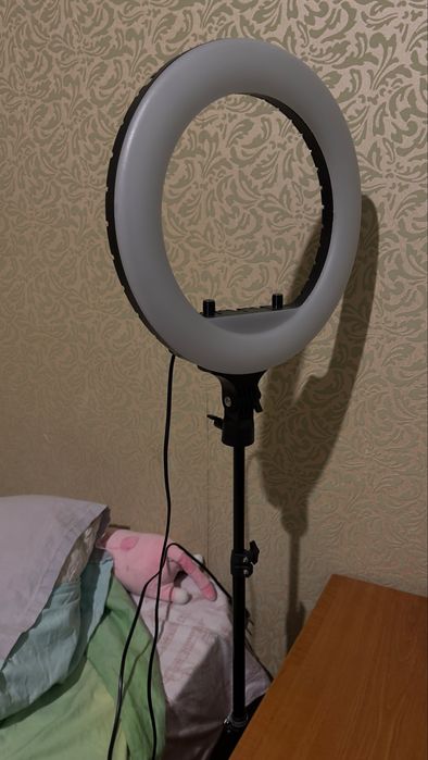 Кольцевая лампа со штативом светильник