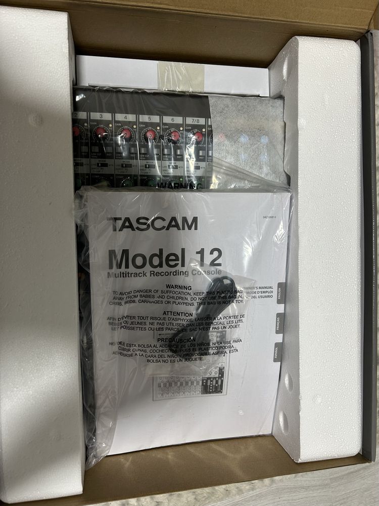 Vând mixer nou Tascam model 12