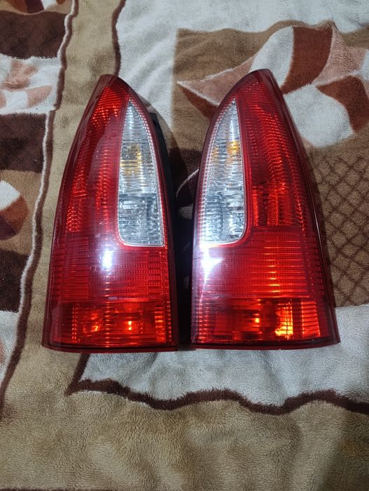 Фары задние на Мазда премаси