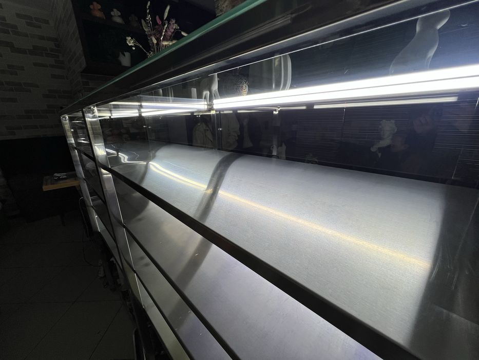 Витрина для кафе и пекарни