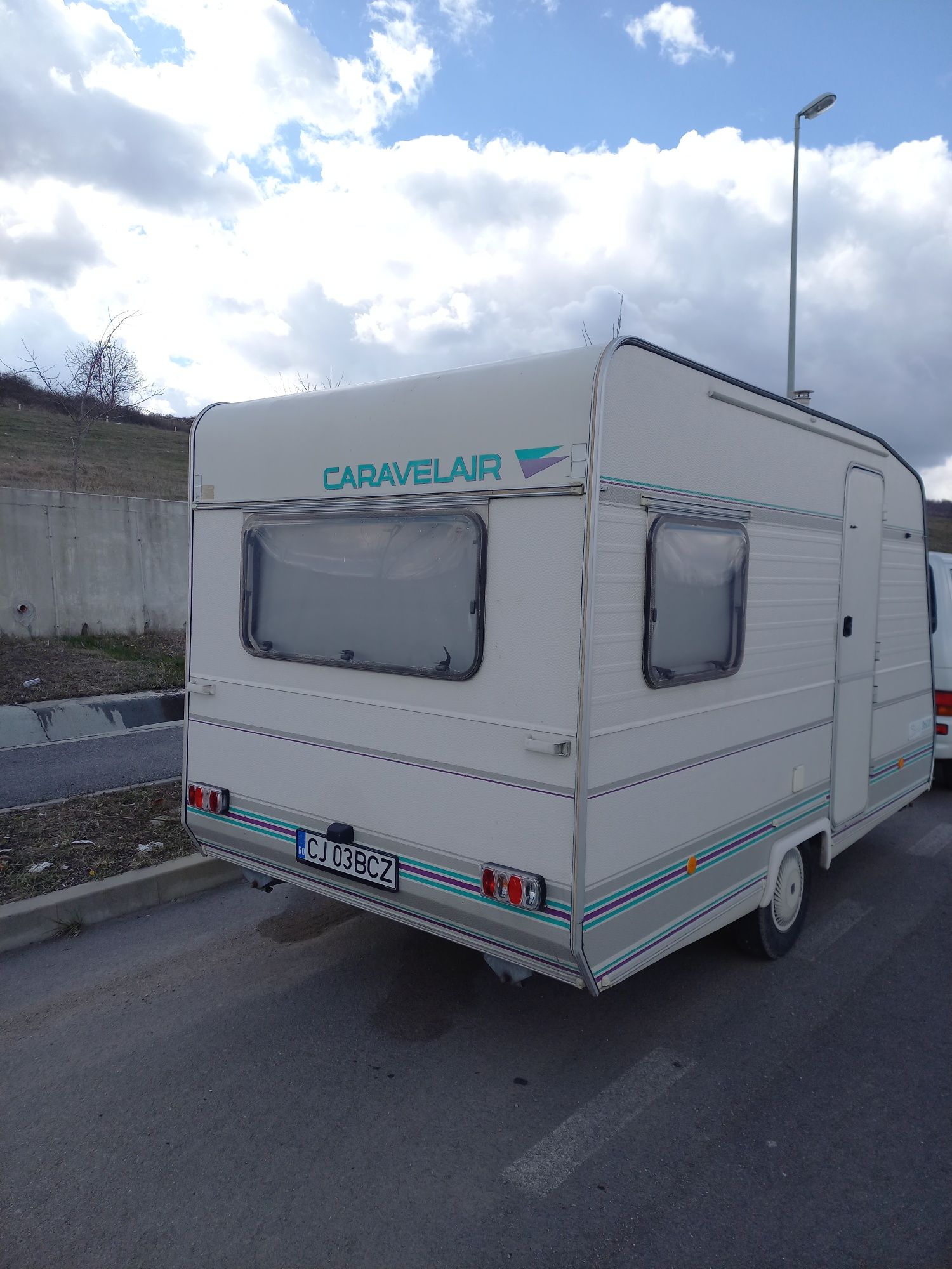 Vând rulotă CARAVELAIR 360