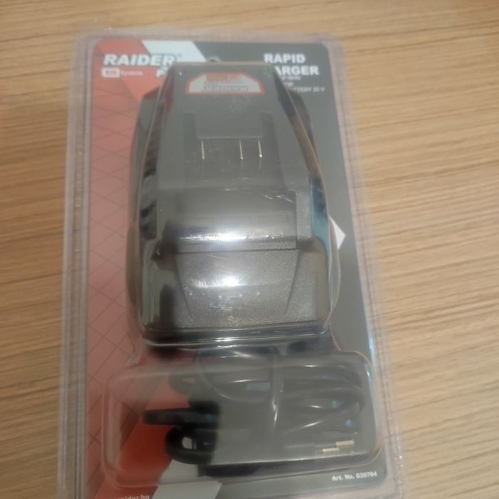 Зарядно за Акумулаторни батетии Raider
