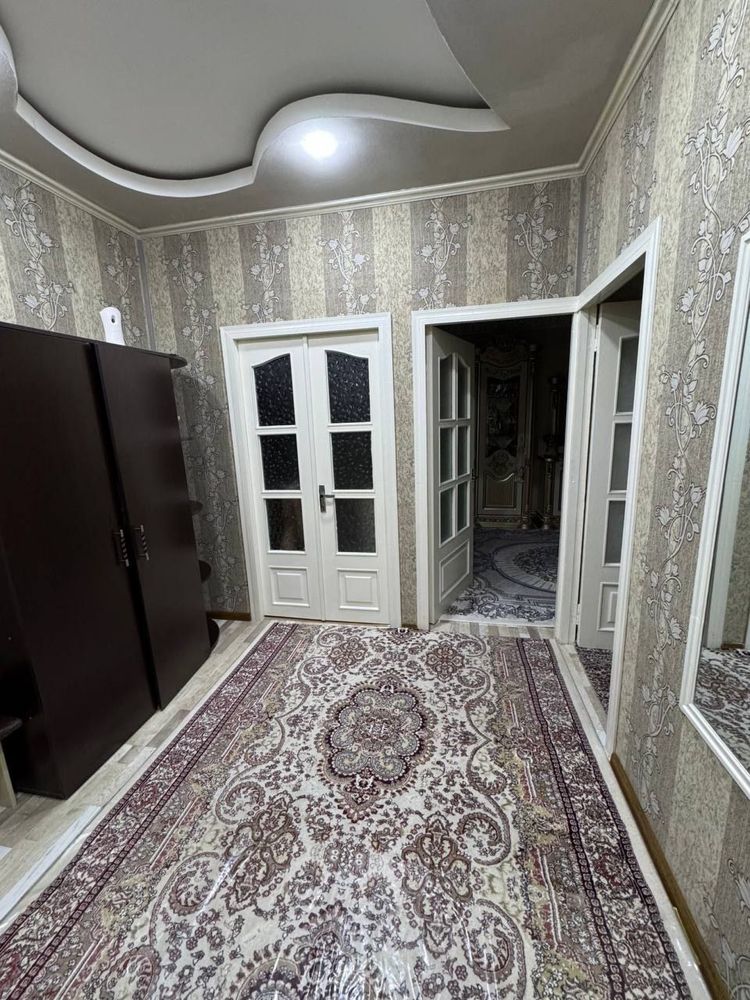 Срочно продаеться квартира Чирчике 8микрарайоне центре