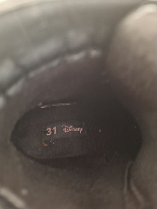 Ghete din piele lăcuita