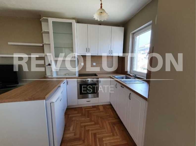 Светъл двустаен апартамент в жк. Левски