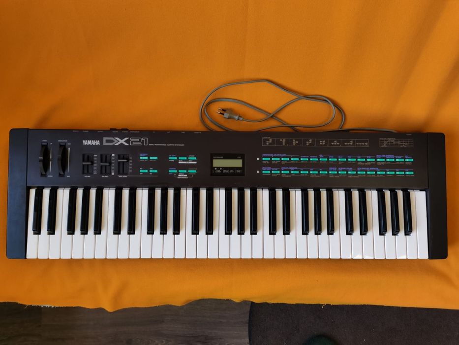 синтезатор Yamaha DX-21