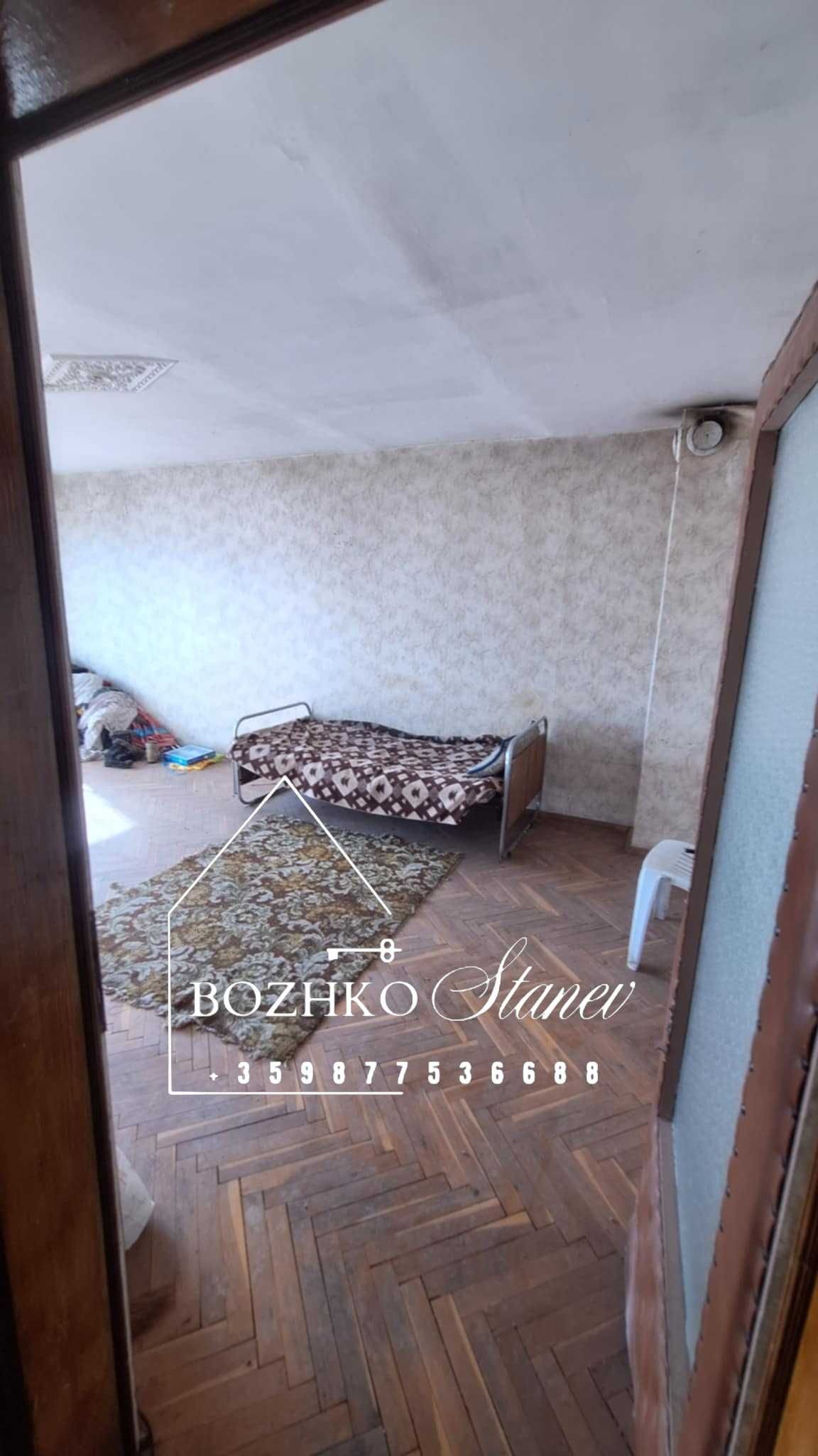 Продавам тристаен апартамент