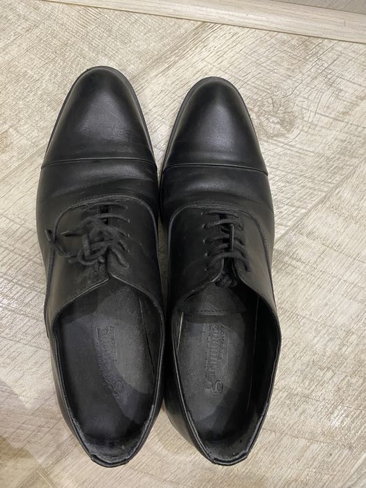 Продам мужскую обувь размер 40 цвет черный